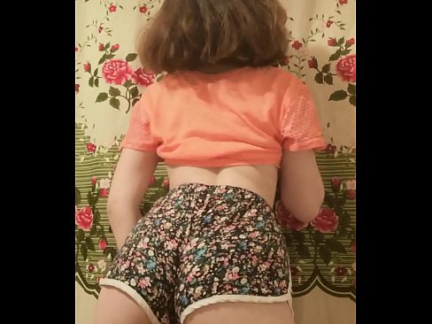 ❤️ Leanabh òg sexy a ’toirt dheth na shorts aice air a’ chamara Pornagraf càileachd leinn