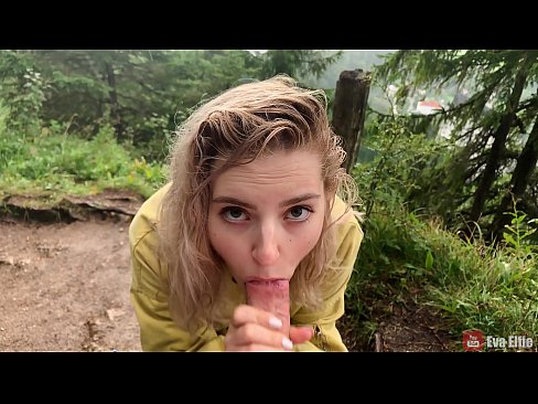 ❤️ Nighean a’ slugadh cum às deidh blowjob poblach - Eva Elfi Pornagraf càileachd leinn